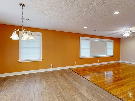 5th image of 288 Oakwood Cir