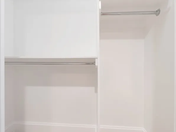 140 Riverside Boulevard image 9 of 28