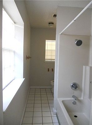 3rd image of 819 Communy Ave