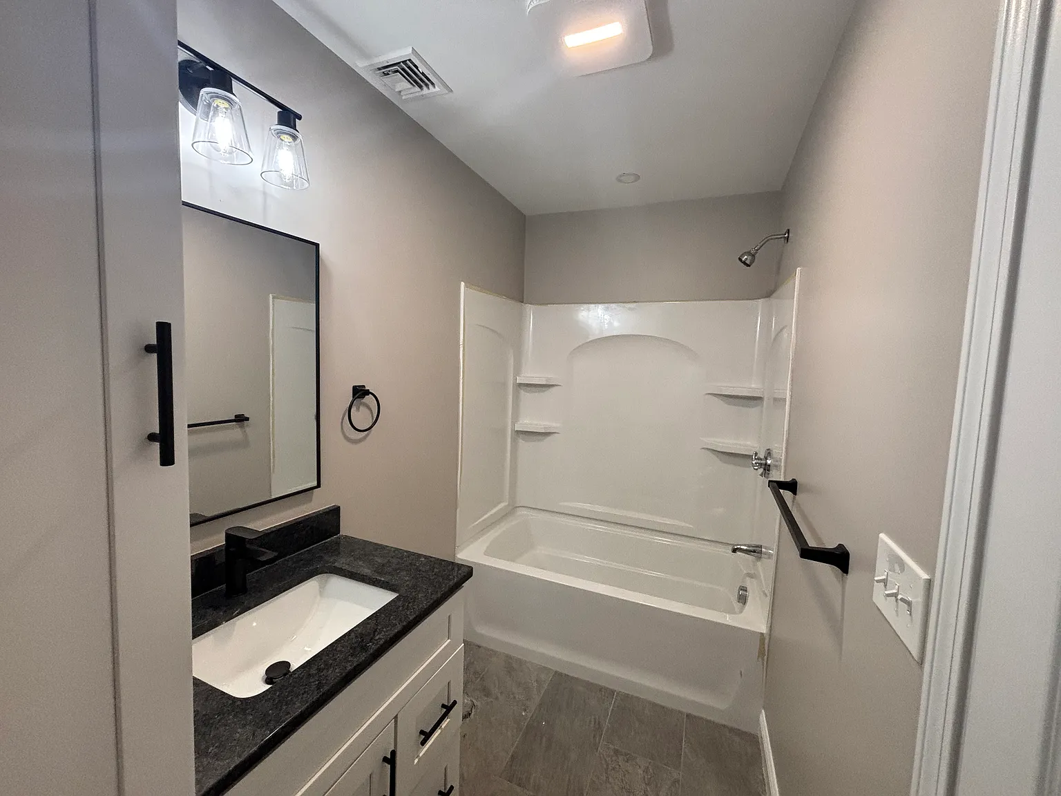 2 bed, 900 sqft, $2,300 — Photo 3