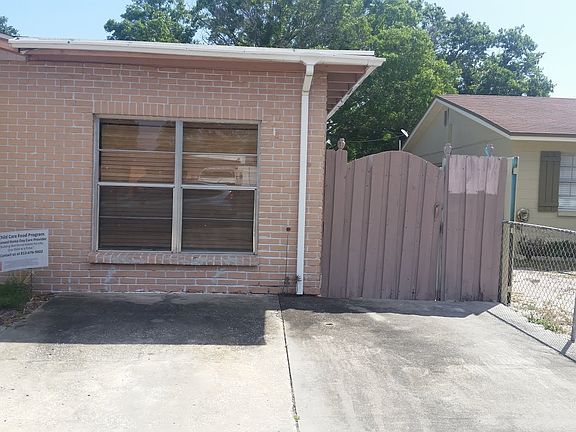 3rd image of 6203 N Hubert Ave