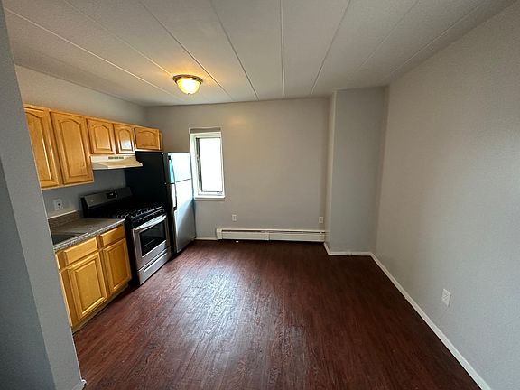 2nd image of 116 Irvington Ave APT 4A