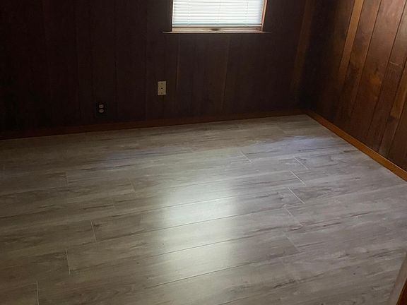 3rd image of 8350 Beechwood Dr