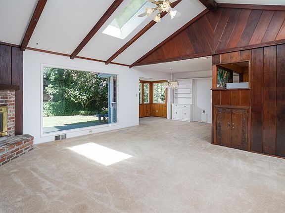 3rd image of 92 Wood Ln