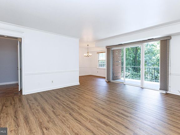 4th image of 3830 Lyndhurst Dr APT 203