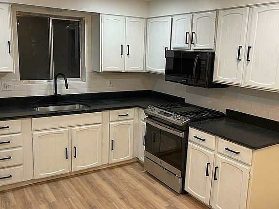 3rd image of 1055 E Crandall Ave