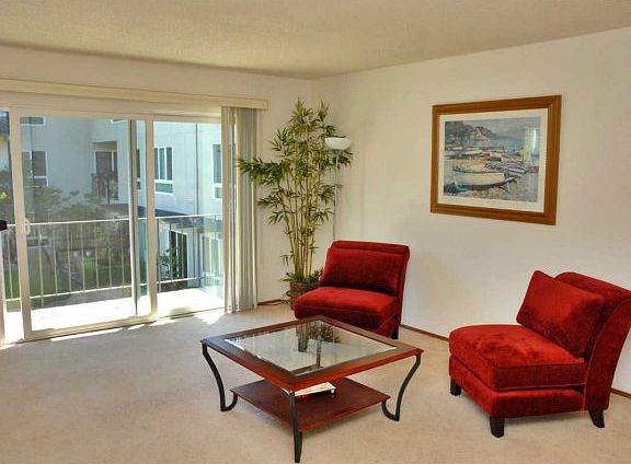 2nd image of 814 N Delaware St APT 305
