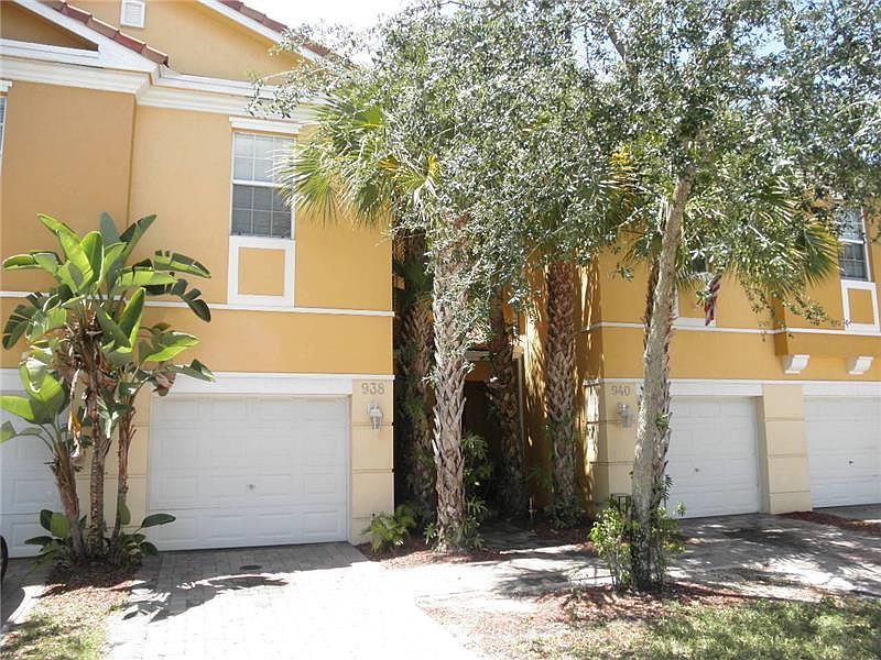 1st image of 938 Pipers Cay Dr