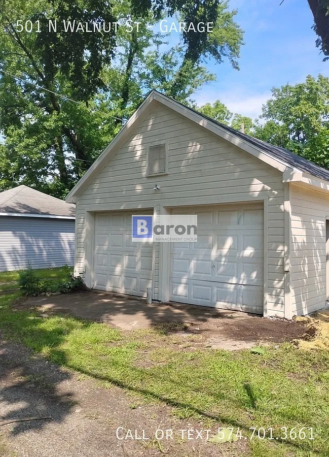 501 N Walnut Garage — Photo 1