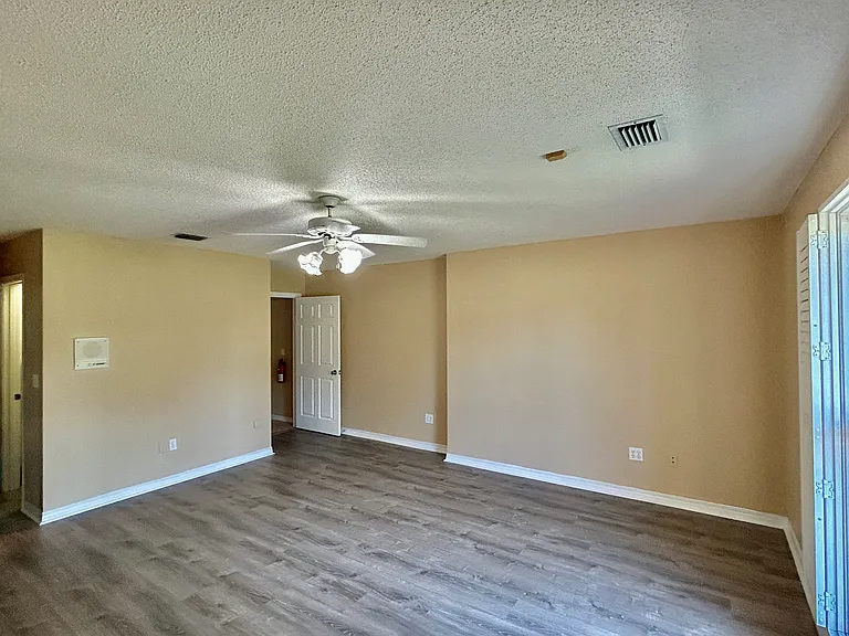640 Wedgewood Dr — Photo 32