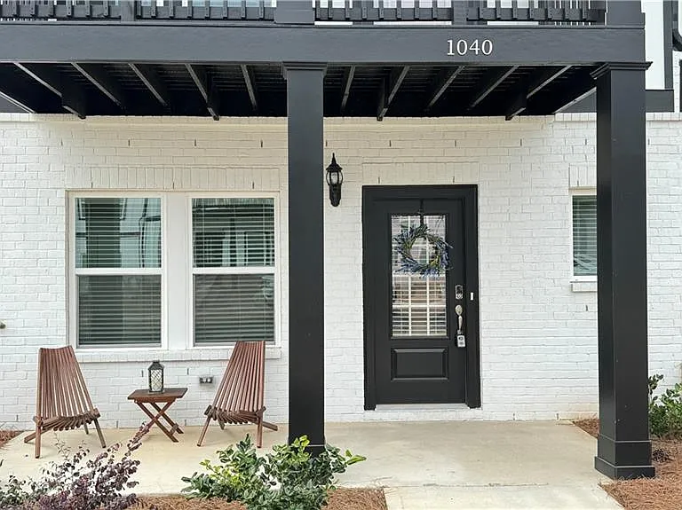 1040 Knoxboro Ln — Photo 2