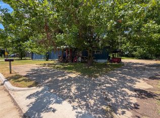 719 E Bullock St, Denison, TX 75021