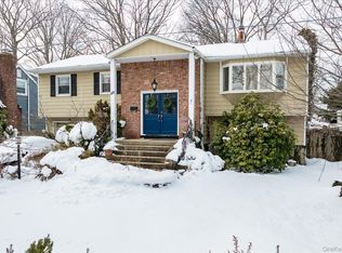 49 Laurel St, Northport, NY 11768