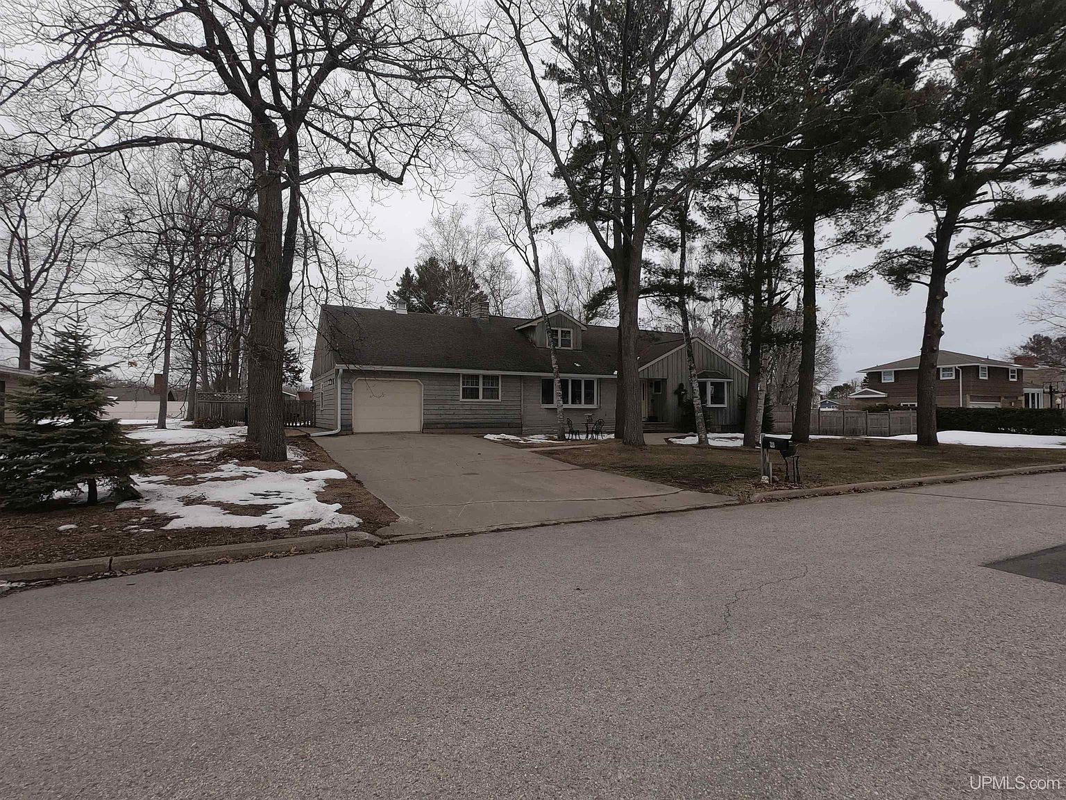 2136 24th Ave S, Escanaba, MI 49829 Zillow