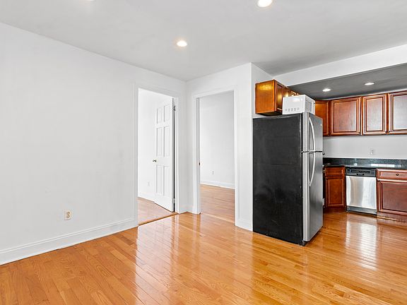 3rd image of 226 E 7th St #1AB