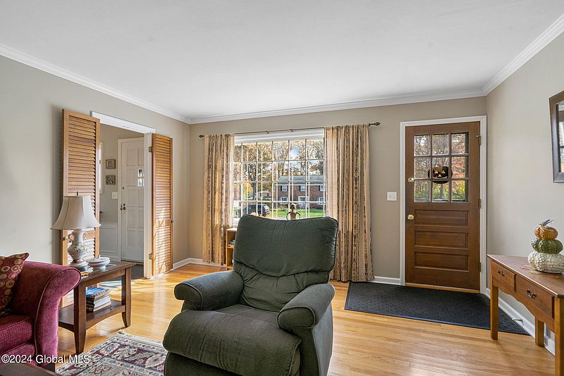 5th image of 1349 Rosehill Boulevard