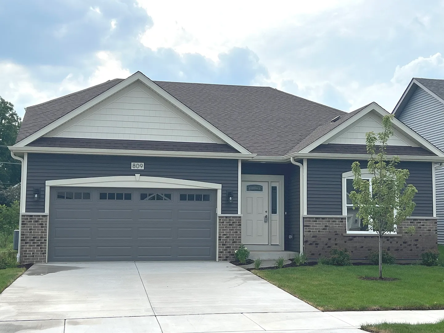 809 Alexandra Ln photo 1