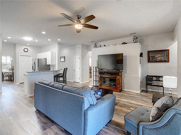 2nd image of 808 Overlook Grove Dr