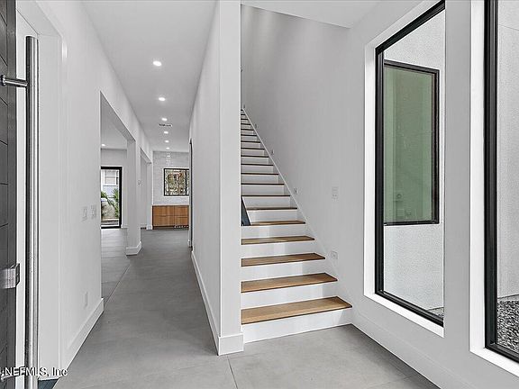 4th image of 93 GARDEN Court