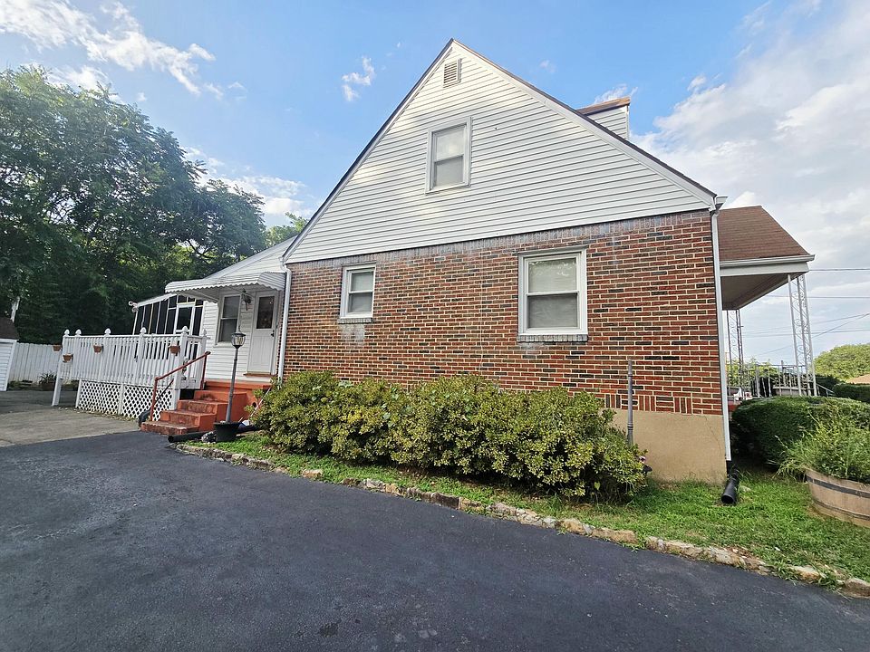 2nd image of 1632 Coveland Dr NW