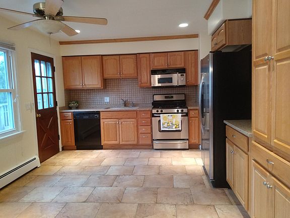 3rd image of 909 Dundee Ave