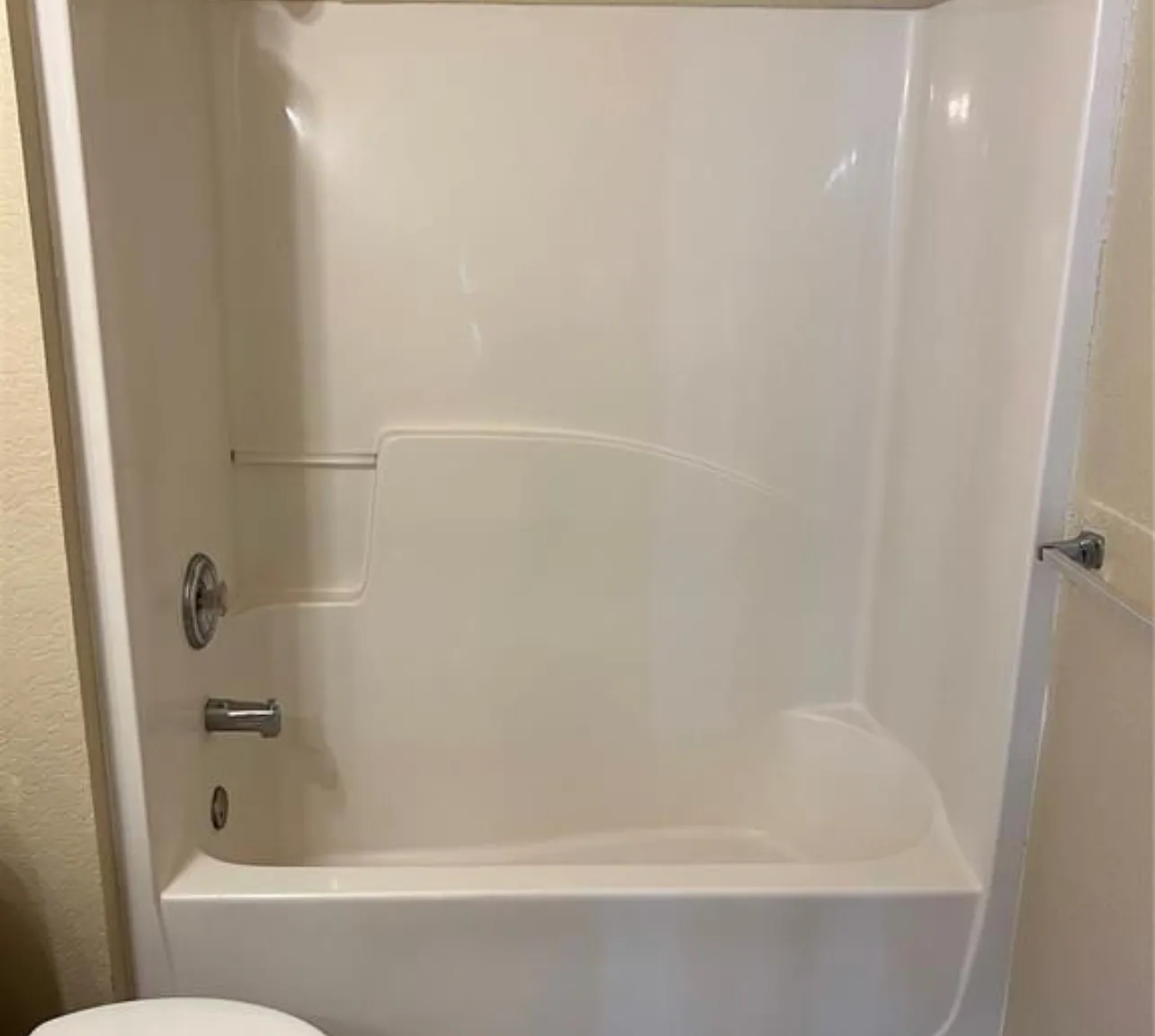 2 bed, 1050 sqft, $1,800 — Photo 3