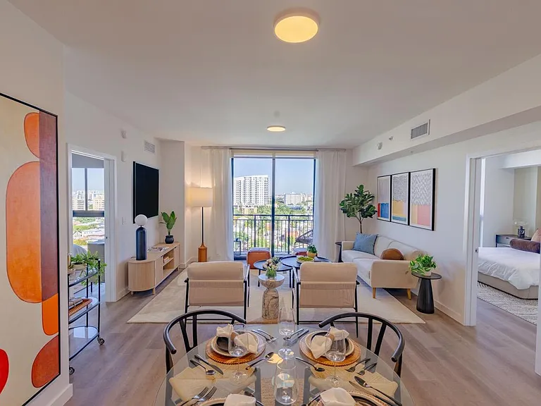450 SW 5th St #608 — Photo 12