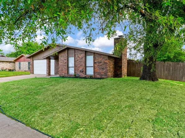 7633 Four Winds Dr, Fort Worth, TX 76133
