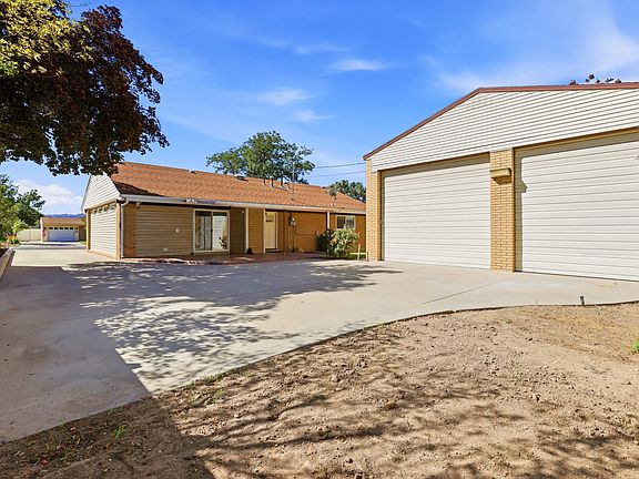 3rd image of 967 E Tritoma Ave