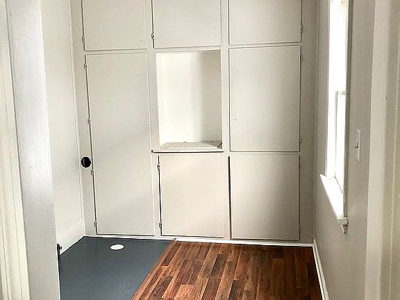 5th image of 135 W Grant St