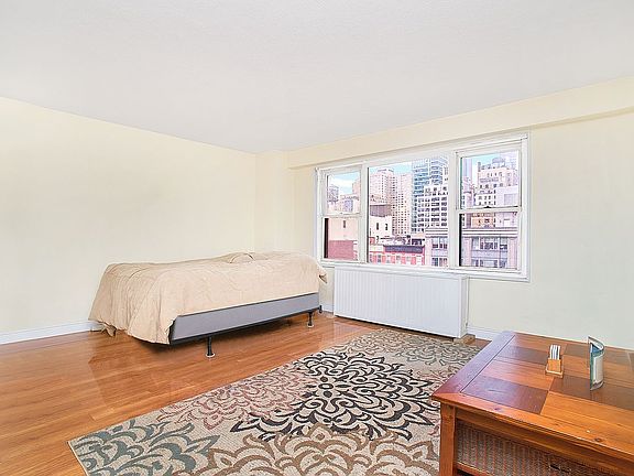 3rd image of 220 E 60th St APT 8F