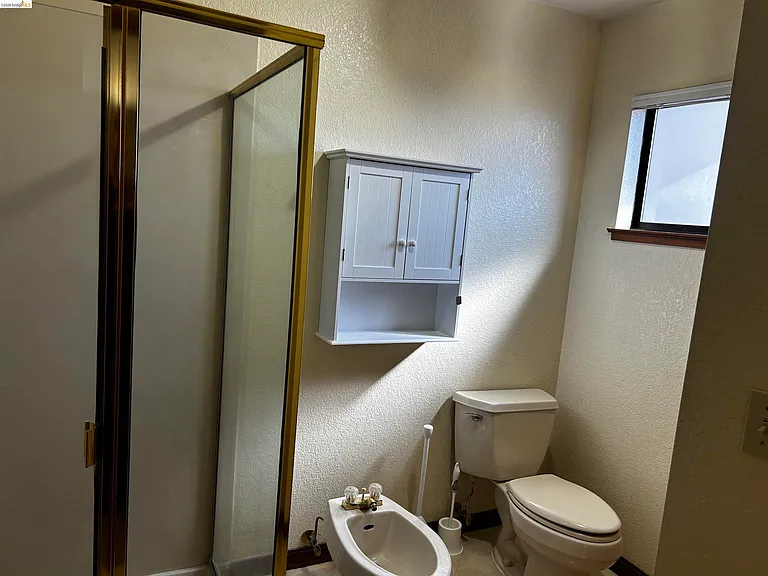 5593 Drakes Dr — Photo 15
