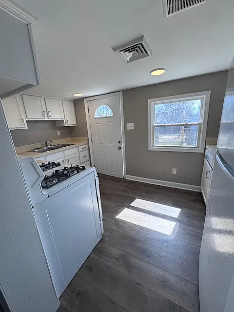 Building Photo - 662 Franklin St #2