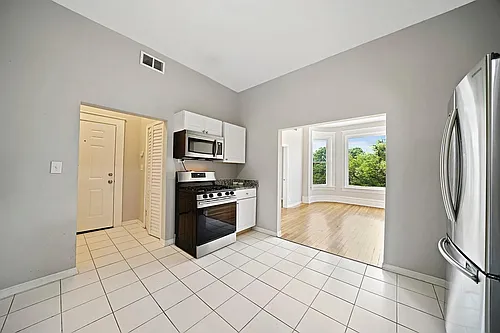 3129-3131 W Augusta Blvd #3131-1F Photo 1