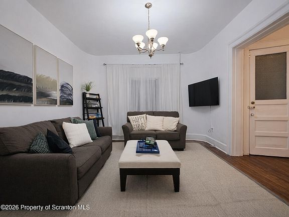 5th image of 905 Quincy Ave Unit 2
