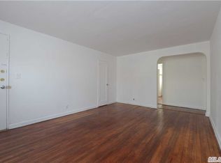 8734 256th St, Floral Park, NY 11001