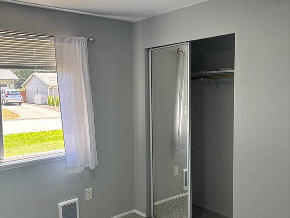 5th image of 3102 Chelsea Ct NW