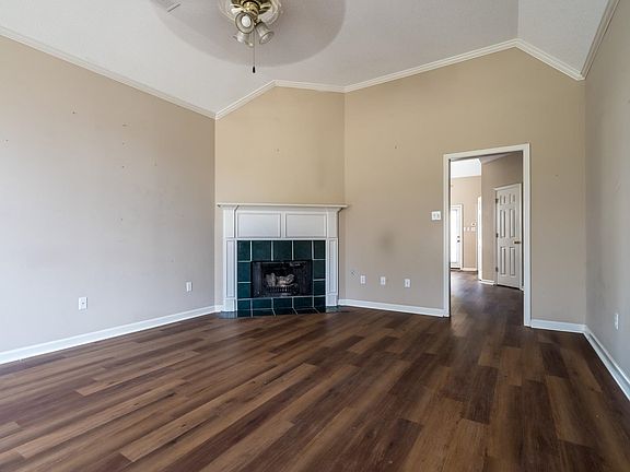 3rd image of 609 Ashley Glen Cir W