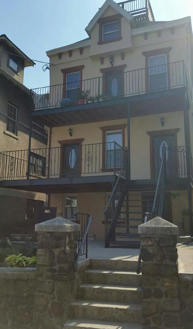 2 bed, 950 sqft, $2,495 — Photo 1
