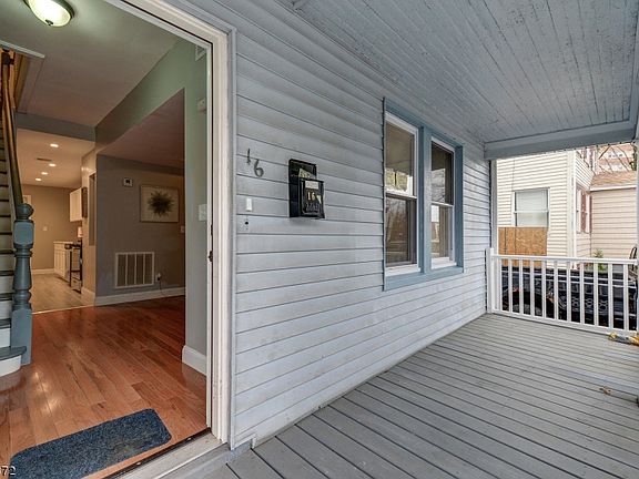 3rd image of 16 Essex St