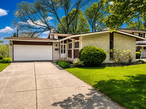 1434 Pine Valley Blvd, Ann Arbor, MI 48104