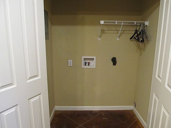 5th image of 41 Hillview Dr