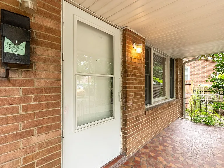 1210 Truman St — Photo 3