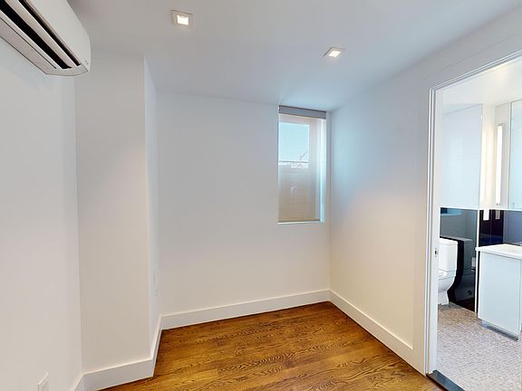 4th image of 666 W End Ave #22S