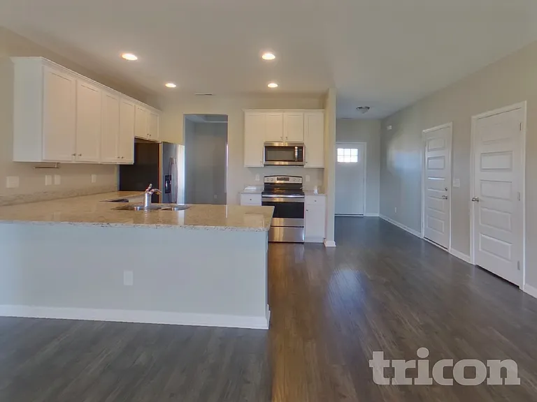 1016 Cyril Dr — Photo 5