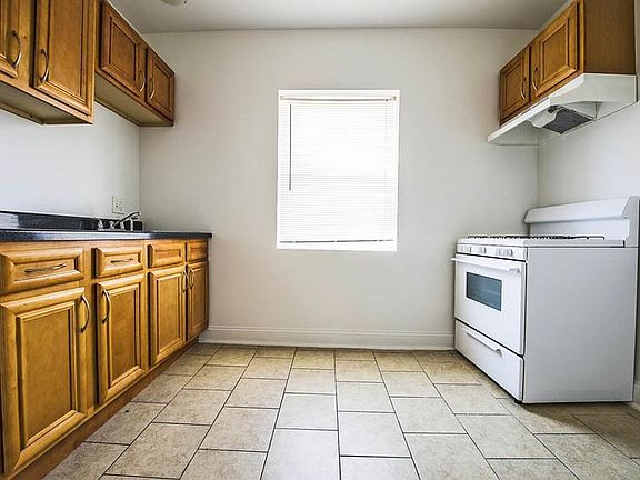 4th image of 7920 S Evans Ave #3E