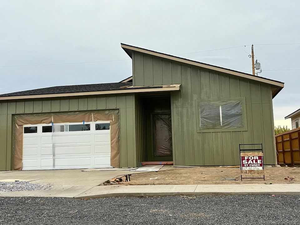 1st image of 717 Buttercup St S