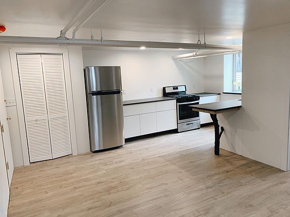 3rd image of 965 N Washington St APT 14