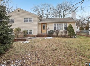 15-14 Radburn Rd, Fair Lawn, NJ 07410