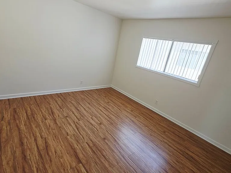 12835 Kling St. — Photo 14